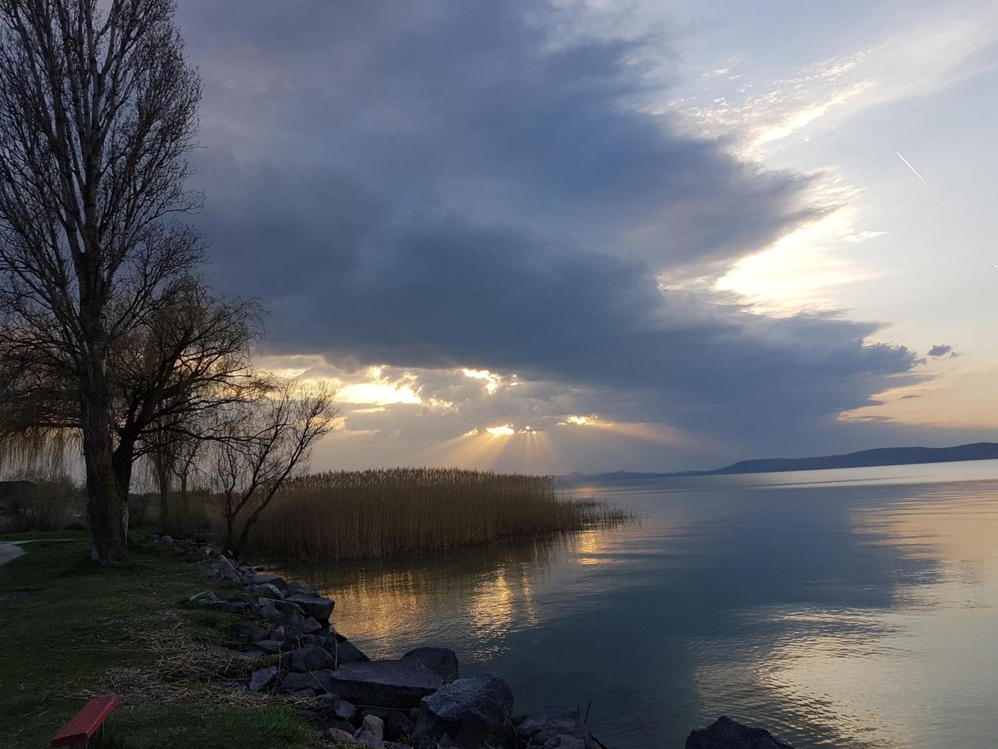 Család-Barát Apartman Balatonlelle Exterior foto
